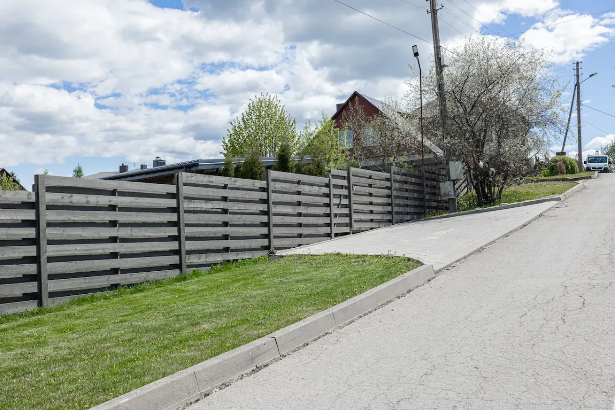 Šešiavietis namelis su terasa, pirtimi ir kubilu — Dharma Stay (2)
